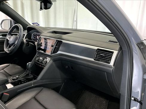 Used 2022 Volkswagen Atlas Cross Sport SEL R-Line AWD/4WD image 28