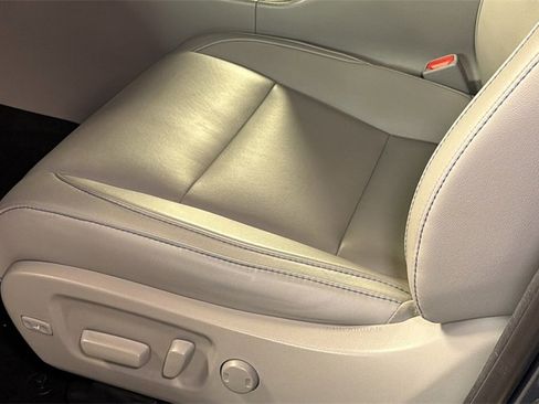 Used 2017 Toyota Highlander XLE image 22