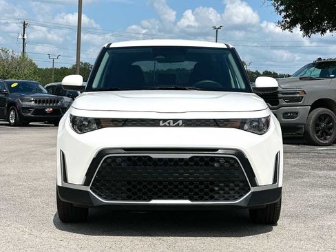 Used 2025 Kia Soul LX w/ LX Technology Package FWD image 10