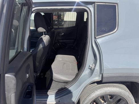 Used 2017 Jeep Renegade Altitude image 16