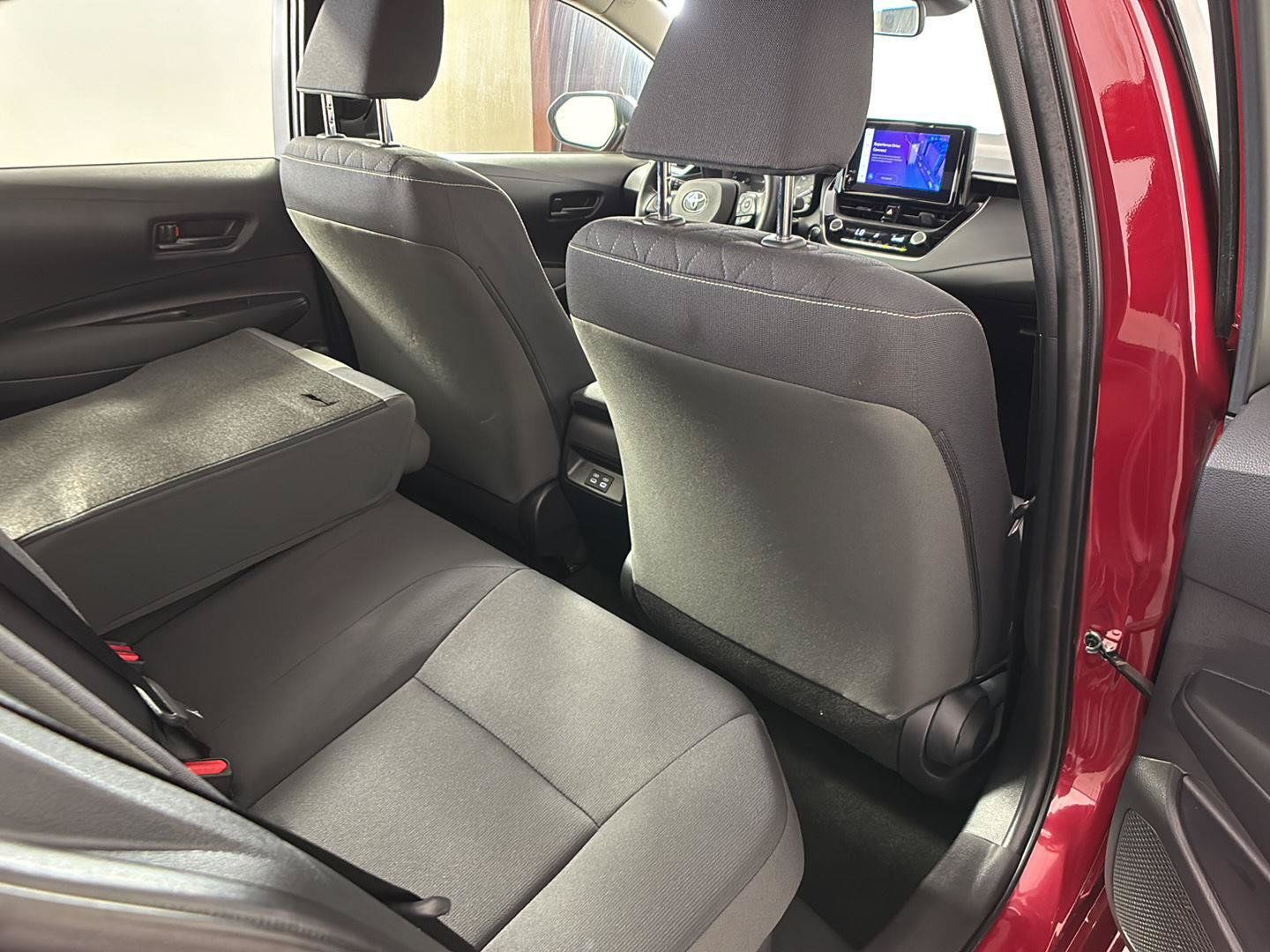 Used 2025 Toyota Corolla LE w/ LE Premium Package FWD image 19