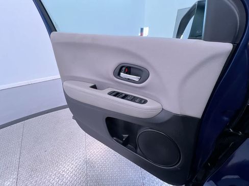 Used 2016 Honda HR-V LX image 29
