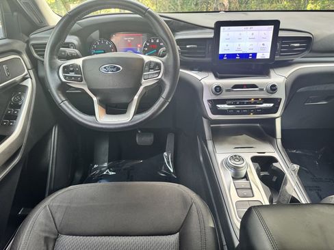 Used 2022 Ford Explorer XLT image 15