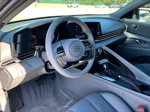 Used 2023 Hyundai Elantra SEL w/ Preferred Accessory Package image 16