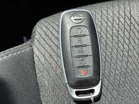 Used 2025 Nissan Rogue SV AWD/4WD image 28