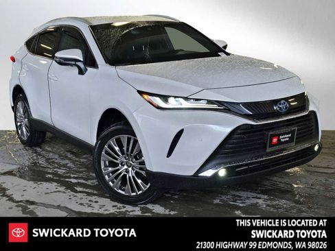 Used 2023 Toyota Venza XLE image 1