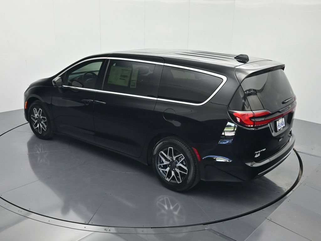 New 2027 Chrysler Pacifica Limited w/ Family Tech Group FWD image 37