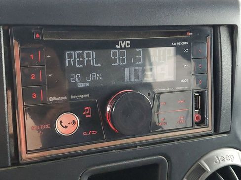 Used 2017 Jeep Wrangler Unlimited Sport w/ Connectivity Group image 29