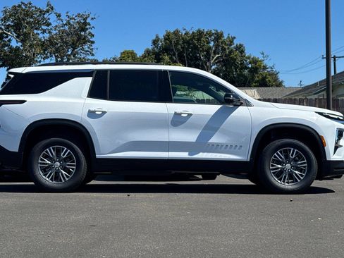 New 2026 Chevrolet Traverse LT w/ Driver Confidence Package image 3