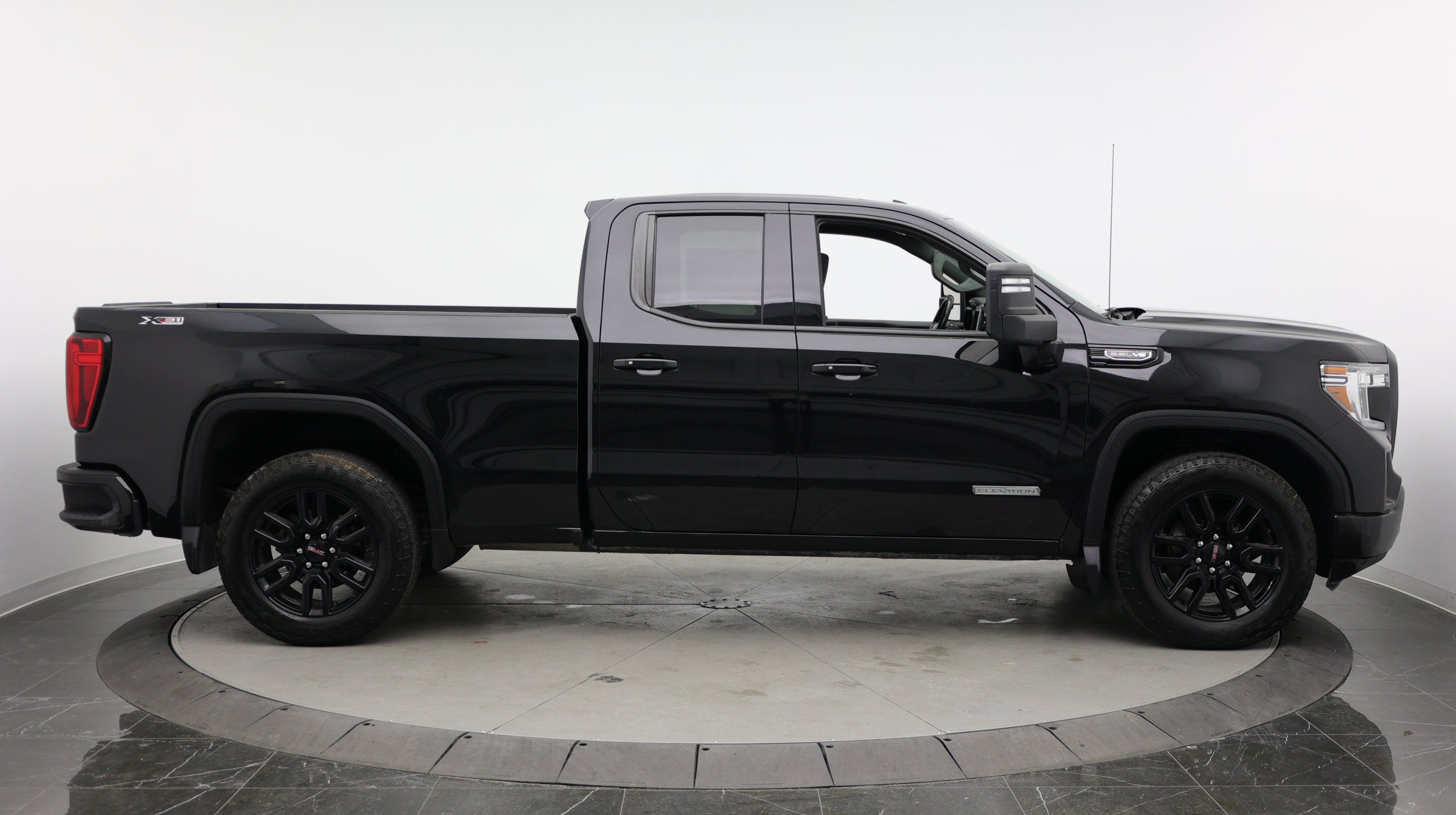 Used 2022 GMC Sierra 1500 Elevation w/ X31 Off-Road Package AWD/4WD image 7
