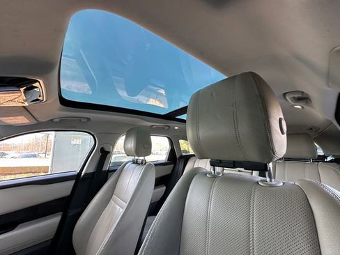 Used 2019 Land Rover Range Rover Velar S image 31