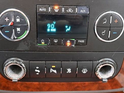 Used 2008 Chevrolet Suburban LTZ w/ LTZ Preferred Equipment Group AWD/4WD image 22