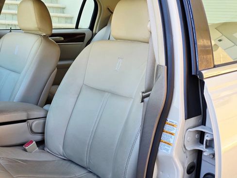 Used 2003 Lincoln Town Car Cartier image 89