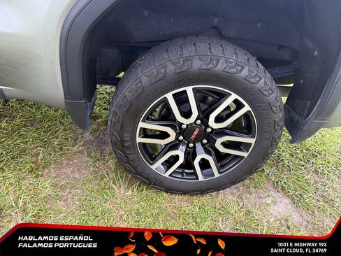 Used 2024 GMC Sierra 1500 AT4 w/ Technology Package AWD/4WD image 11