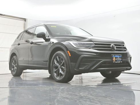 Used 2022 Volkswagen Tiguan SE AWD/4WD image 29