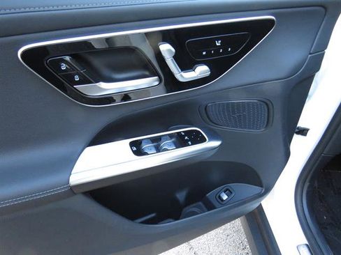 Used 2025 Mercedes-Benz GLC 300 4MATIC image 8