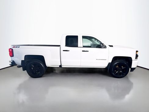 Used 2017 Chevrolet Silverado 1500 LT w/ Redline Edition AWD/4WD image 11