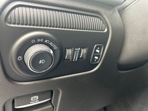 Used 2023 Jeep Wagoneer L Series II AWD/4WD image 25