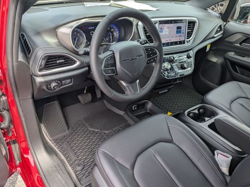 New 2026 Chrysler Pacifica Select FWD image 9