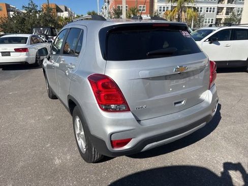 Used 2021 Chevrolet Trax LT w/ LT Convenience Package image 5