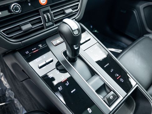 Certified 2026 Porsche Macan AWD/4WD image 25