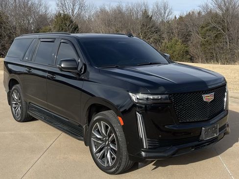 Used 2024 Cadillac Escalade ESV Sport image 4