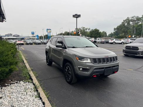 Used 2019 Jeep Compass Trailhawk w/ Leather Interior Group AWD/4WD image 2