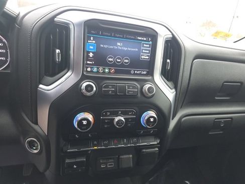 Used 2020 GMC Sierra 1500 SLE w/ SLE Value Package image 18