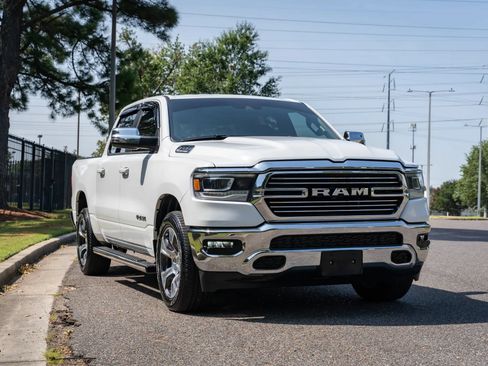 Used 2023 RAM 1500 Laramie AWD/4WD image 3
