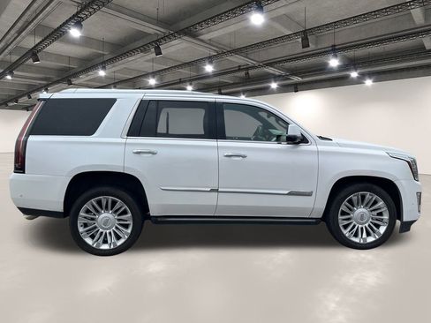 Used 2019 Cadillac Escalade Platinum image 17
