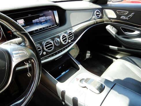 Used 2017 Mercedes-Benz S 550 Sedan image 14