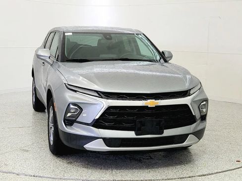 Used 2023 Chevrolet Blazer LT image 2