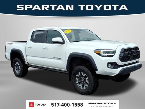 Used 2022 Toyota Tacoma TRD Off-Road AWD/4WD image 5