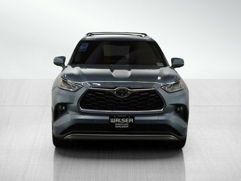 Used 2024 Toyota Highlander Platinum image 8