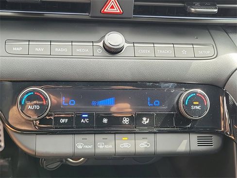 New 2025 Hyundai Elantra SEL image 11