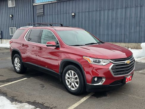 Used 2018 Chevrolet Traverse LT image 3