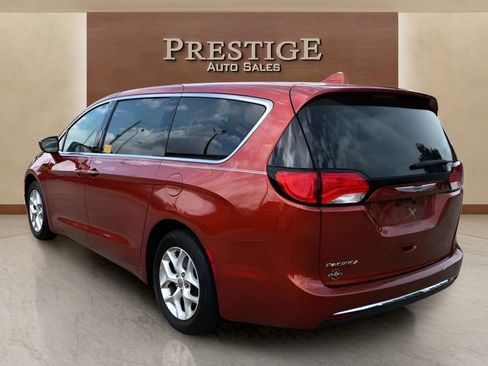 Used 2018 Chrysler Pacifica Touring Plus w/ Tire & Wheel Group image 4