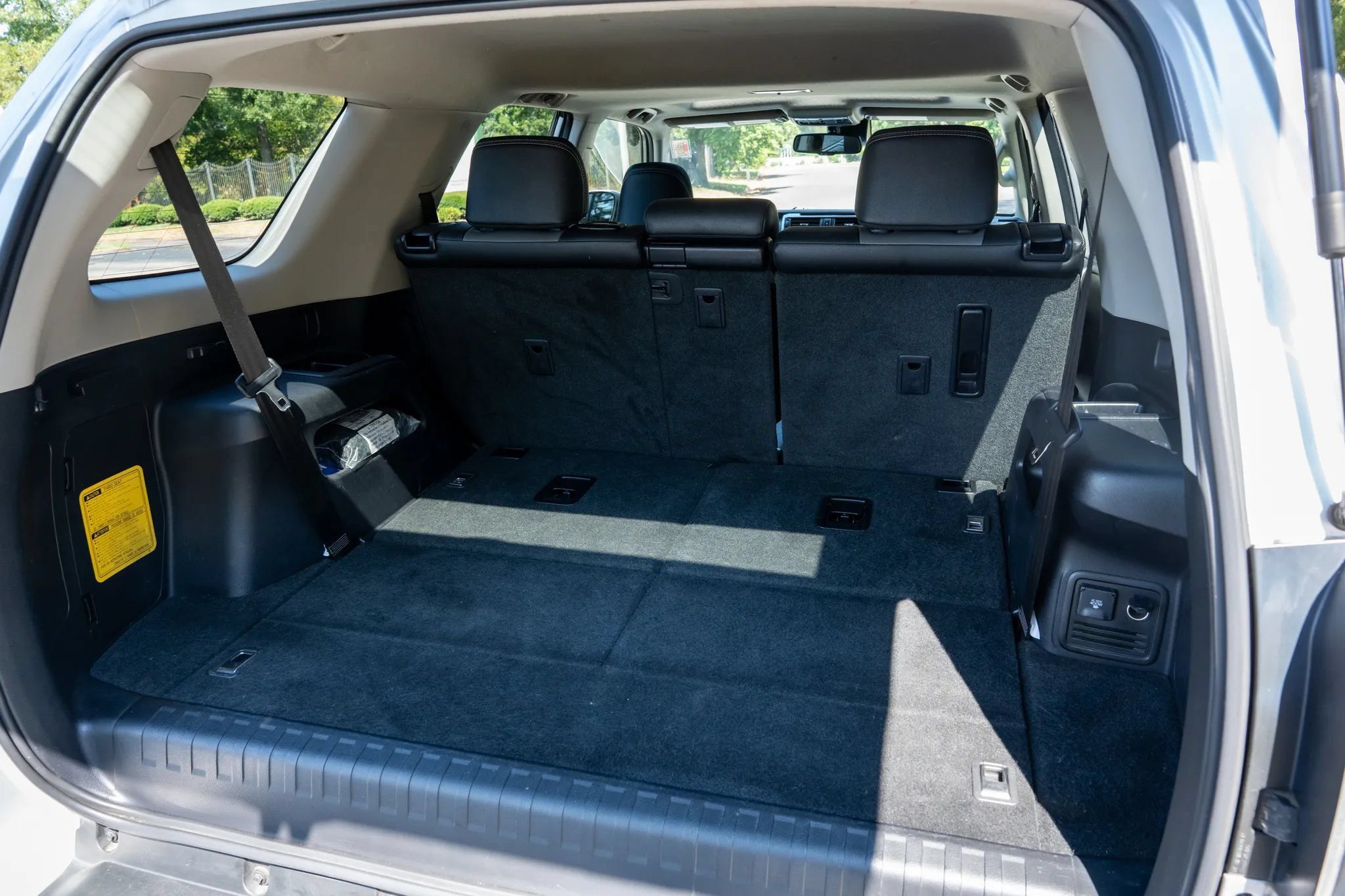 Used 2022 Toyota 4Runner SR5 Premium w/ Moonroof Package AWD/4WD image 15