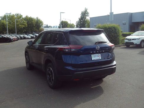 Used 2025 Nissan Rogue SV AWD/4WD image 3