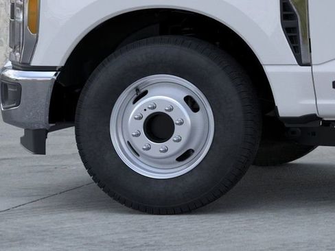 New 2025 Ford F350 XL w/ XL Chrome Package image 19