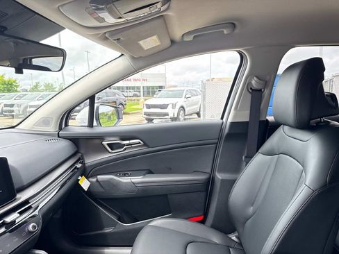 Used 2026 Kia Sportage EX FWD image 19