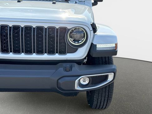 New 2026 Jeep Gladiator Sport AWD/4WD image 10