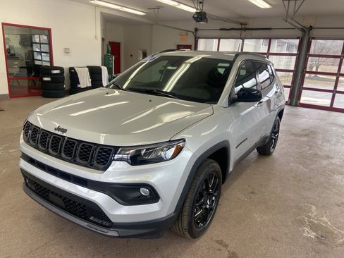 New 2026 Jeep Compass Latitude image 3