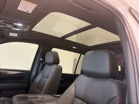 Certified 2023 Chevrolet Suburban RST w/ Luxury Package AWD/4WD image 13