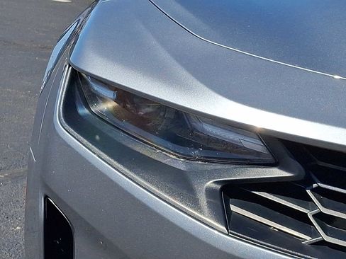 Used 2021 Chevrolet Camaro LT image 9
