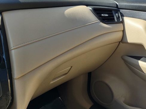 Used 2019 Nissan Rogue SV w/ Premium Package image 29