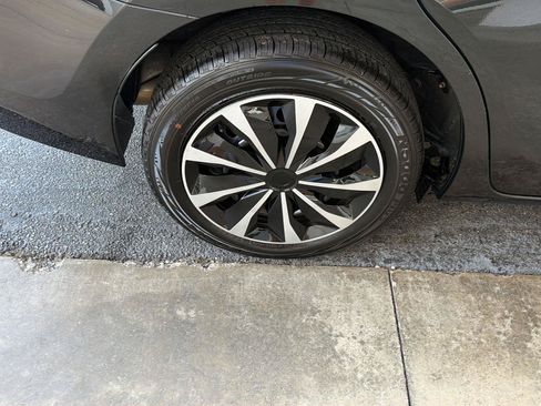 Used 2019 Toyota Corolla LE FWD image 36