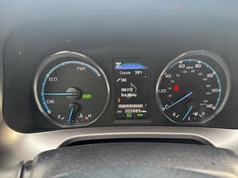 Used 2018 Toyota RAV4 SE image 19