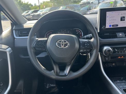 Used 2023 Toyota RAV4 LE AWD/4WD image 15