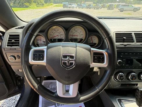 Used 2014 Dodge Challenger SXT RWD image 12